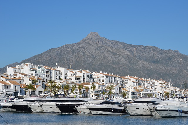 Bohaté lodě v Puerto Banus